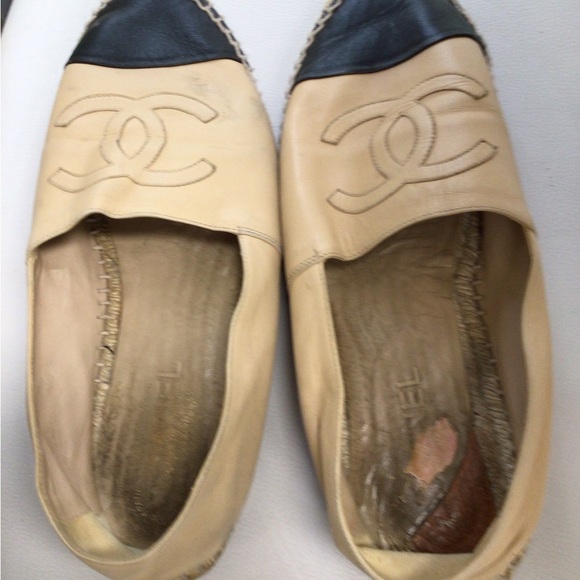 - Chanel Black And Tan Flats Size 9 - Picture 7 of 12